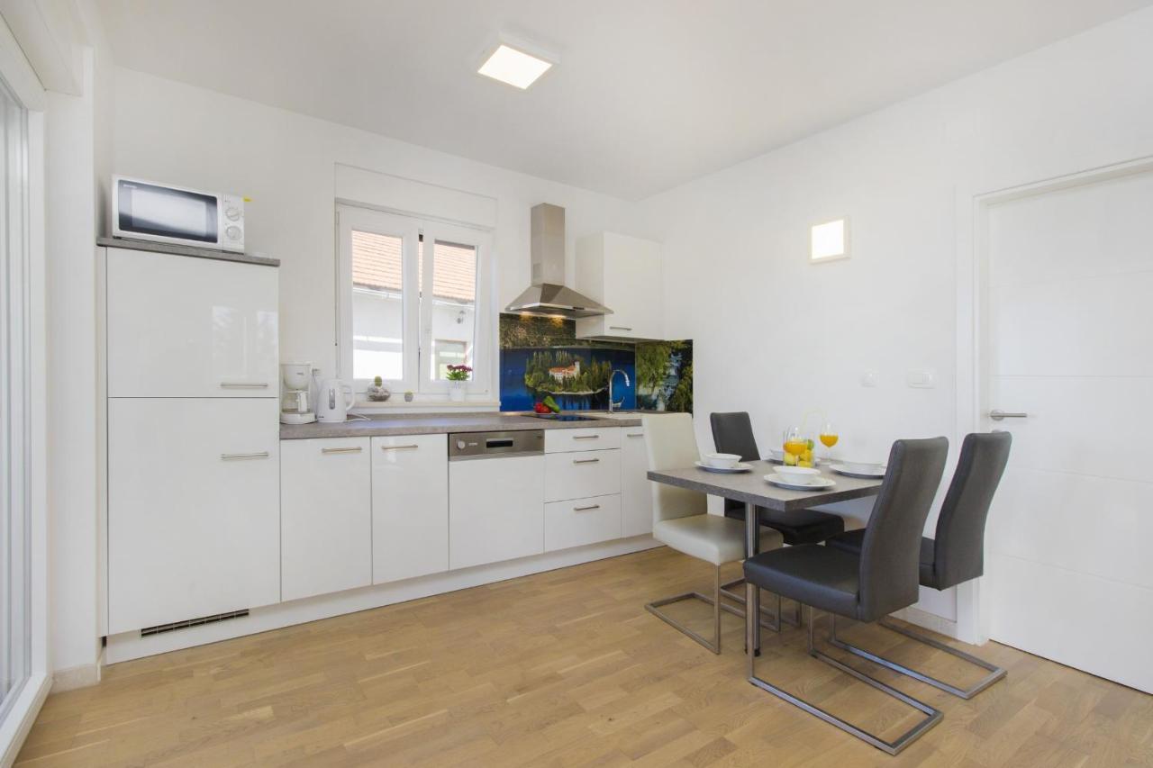 Apartments Luka Водице Екстер'єр фото